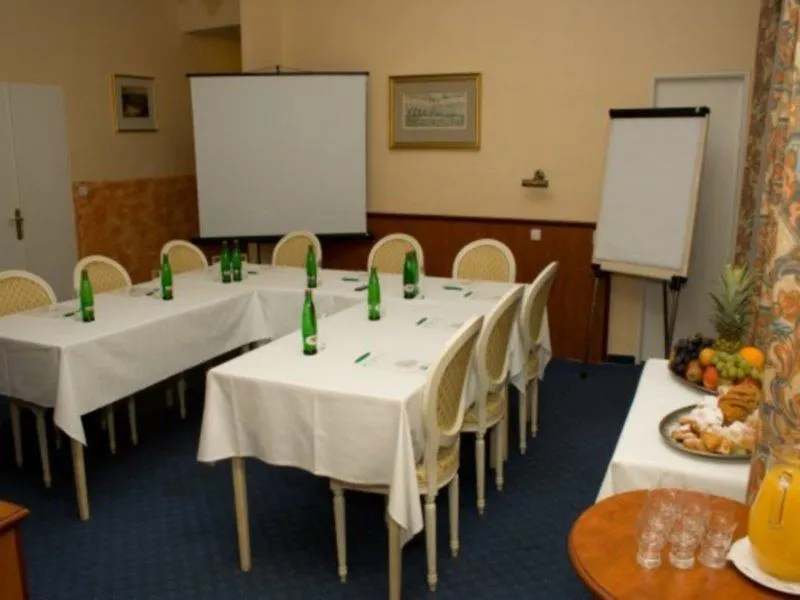 Union Hotel Praga 4*,
